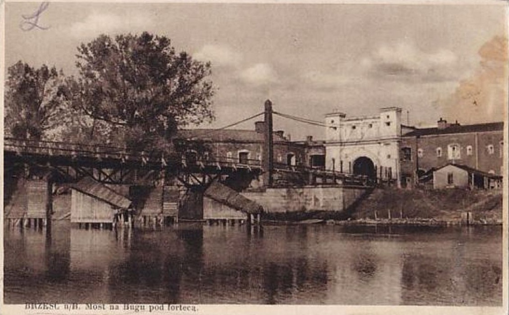 Most łączący Przedmoście Terespolskie z cytadelą, fotografia z lat 1920-35, źródło: www.fotopolska.eu