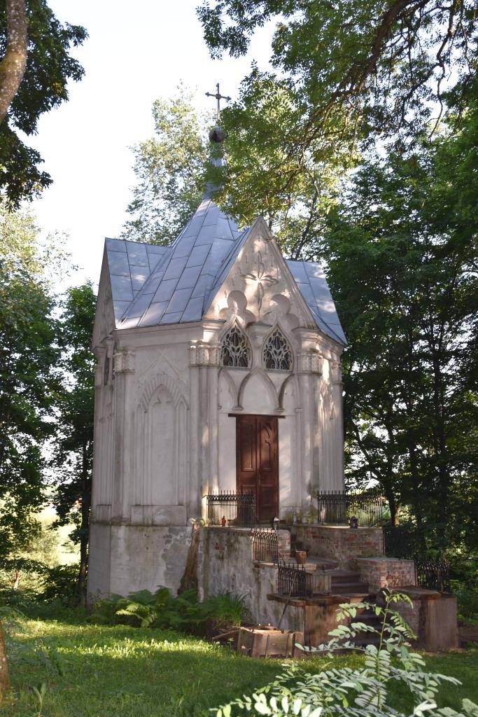 Kaplica grobowa w Neplach